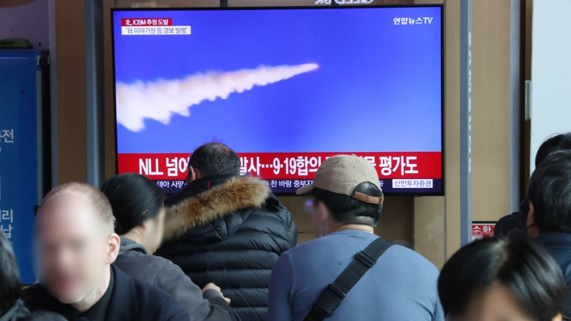 Corea del Norte lanza más misiles tras poner en alerta a Japón con otro proyectil