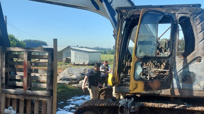 Ataque incendiario dejó bodega y retroexcavadora destruidas en Victoria
