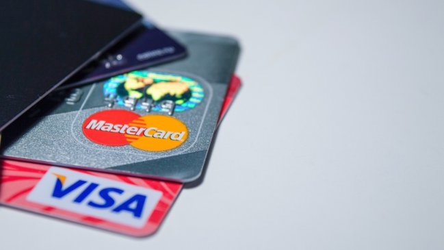  FNE investiga a Visa, Mastercard y American Express por alzas en comisiones de tarjetas  