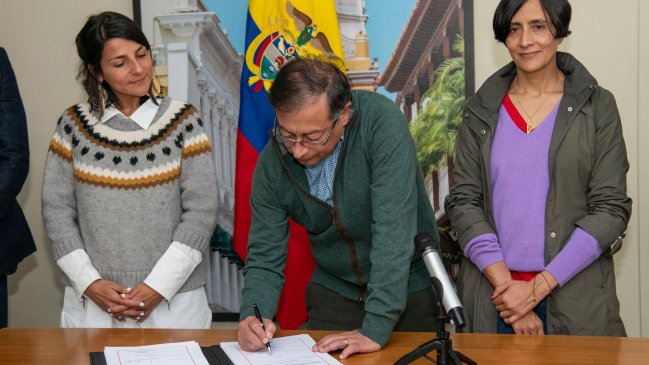 Petro firma el Acuerdo de Escazú antes de viajar a Egipto para la COP27