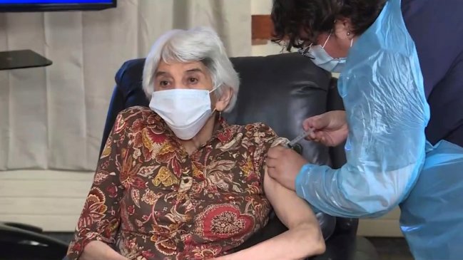  Covid: Minsal amplió proceso de vacunación anual para mayores de 70 años  