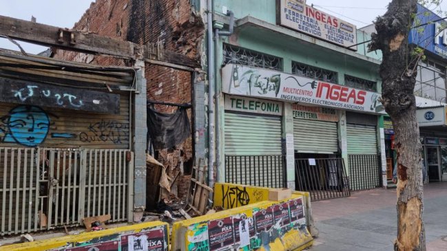 Tradicional ferretería porteña sufre millonario robo: Sujetos hicieron forado desde terreno incendiado