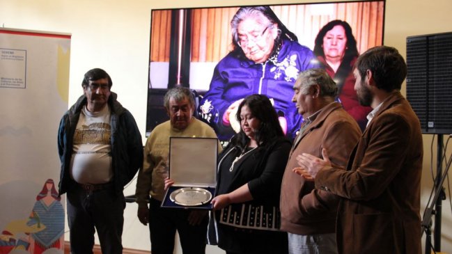Punta Arenas homenajeó a Cristina Calderón en el Día Nacional del Artesano