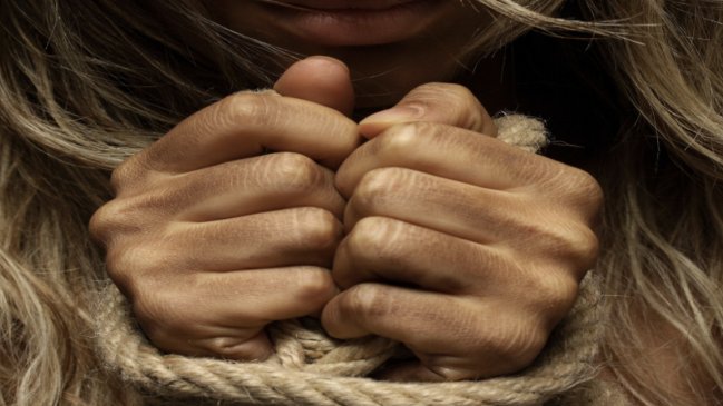   Mujer se infiltró en una red de tráfico de personas para rescatar a su hija de 19 años 