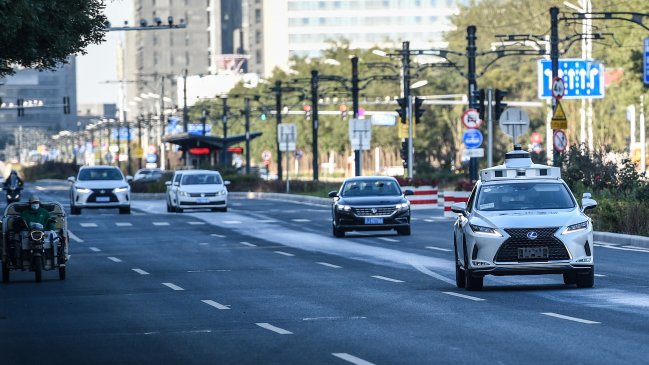   Shanghai abre primeras autopistas para conducción autónoma 