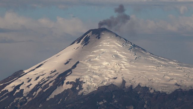 Onemi decretó alerta amarilla en cuatro comunas por actividad del volcán Villarrica