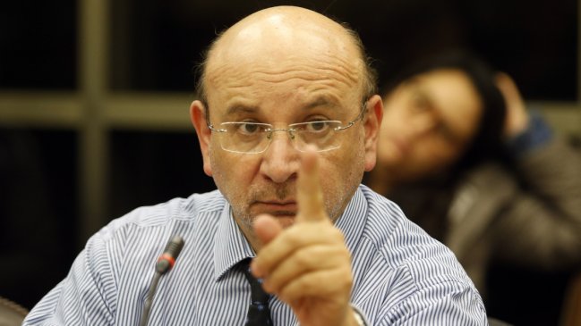 Senador Castro se sumó a críticas por designación de Sánchez: 