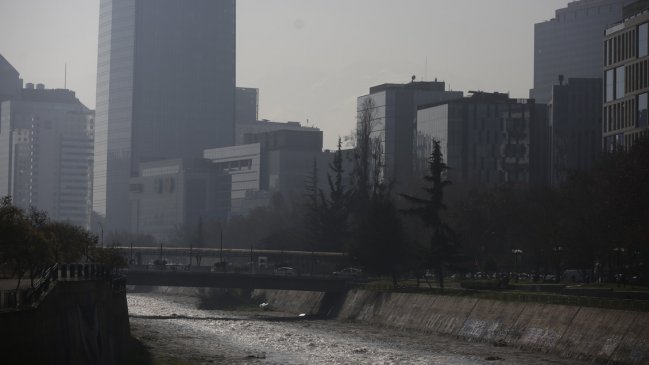 Cadáver de un hombre fue encontrado en la ribera del Río Mapocho