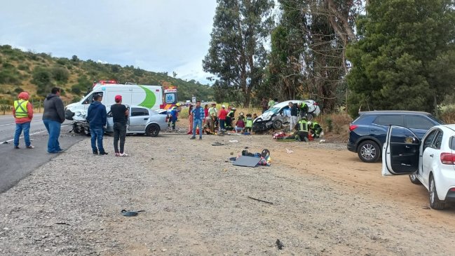   Colisión frontal deja tres muertos y seis heridos en ruta Casablanca-Cartagena 