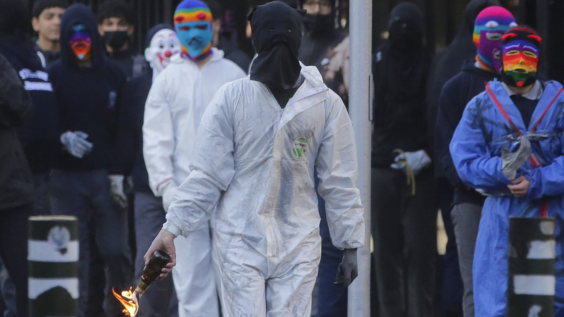 Incidentes en las afueras del Liceo Confederación Suiza dejaron 12 detenidos