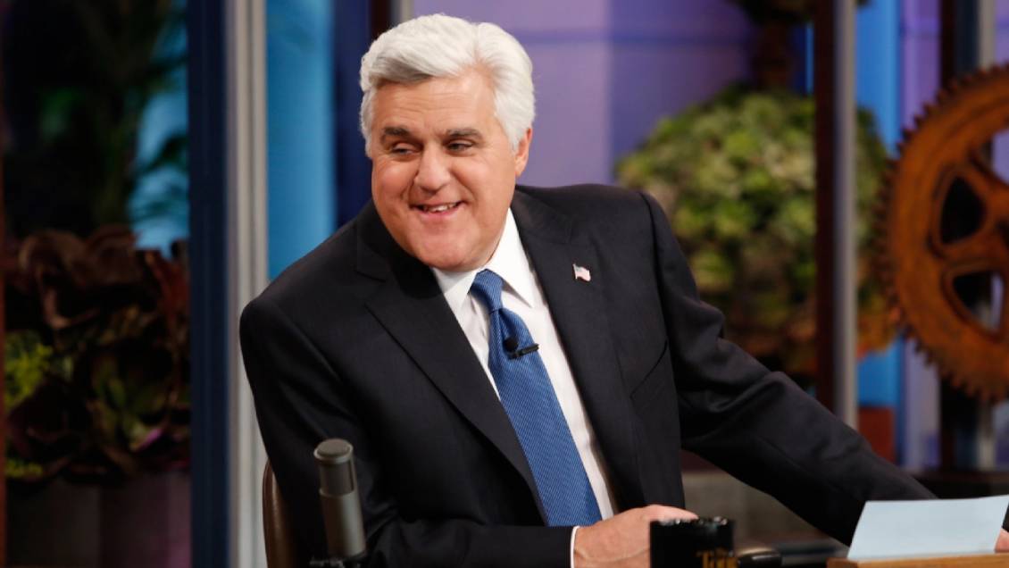 Conductor Jay Leno sufrió quemaduras en su rostro debido a incendio de su auto