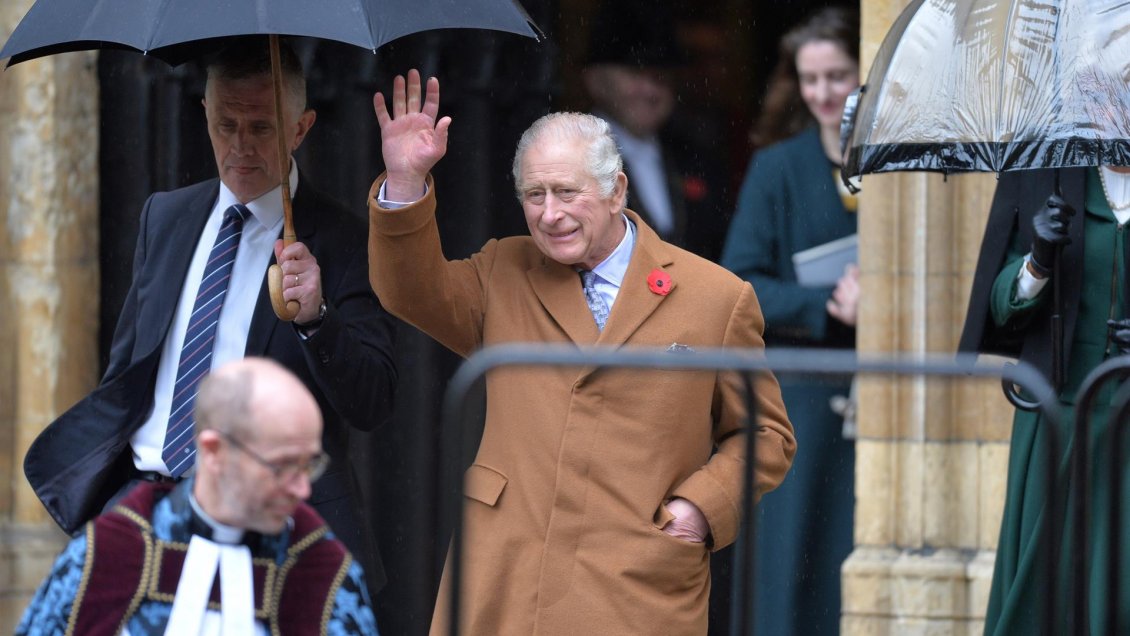 Carlos III pide cambiar la ley para que Ana y Eduardo puedan sustituirle