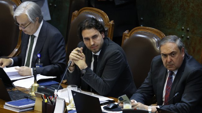 Nueva amenaza de censura contra Mirosevic tras otra jornada de tensión por el Presupuesto