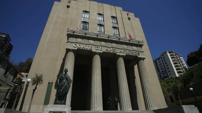 Corte de Valparaíso deja en libertad a cuidadora imputada por drogar a adulta mayor para robarle