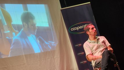   Con conversatorio sobre 