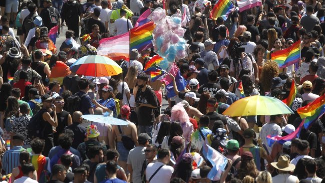 Santiago Parade: Más de 100 mil personas marcharon por una institucionalidad antidiscriminatoria