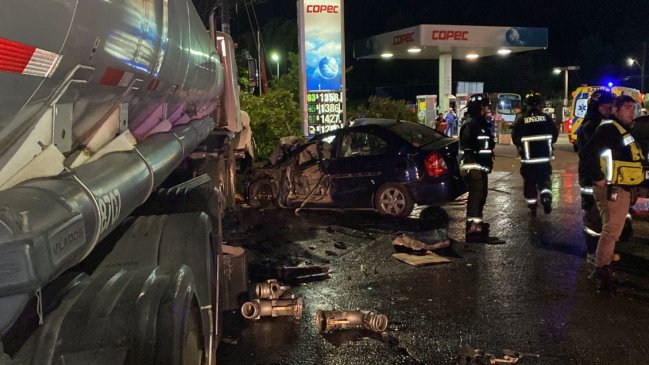  Linares: Dos jóvenes murieron tras chocar contra camión de combustibles  
