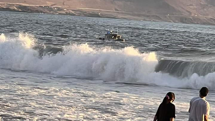 Iquique: Joven desapareció luego de ser atrapado por una ola