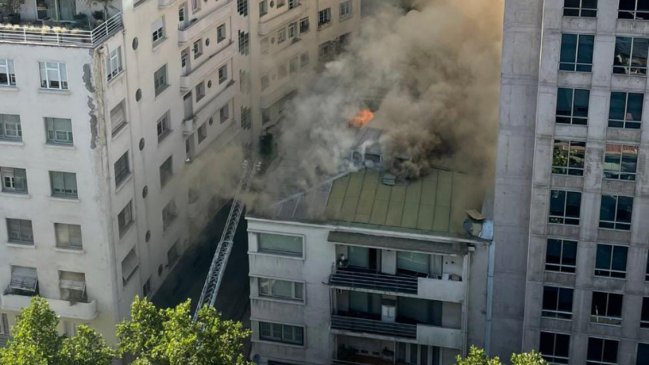  Incendio en edificio provocó la muerte de adulta mayor en el centro de Santiago  