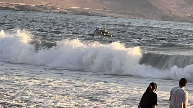 Iquique: Joven desapareció luego de ser atrapado por una ola