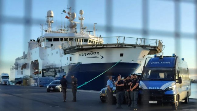  Italia rescata a 500 migrantes a bordo de un pesquero y recupera cuatro cadáveres  