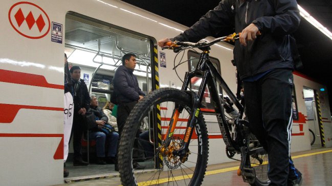 Metro de Santiago permitirá los viajes con bicicletas los días domingos