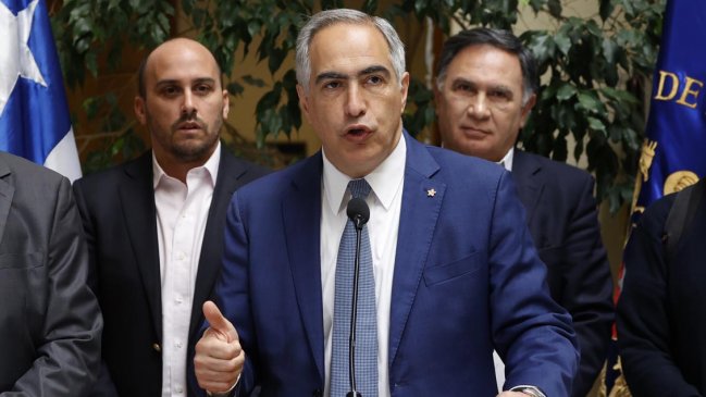 Chahuán pone en piedra la constituyente de 50 miembros: 