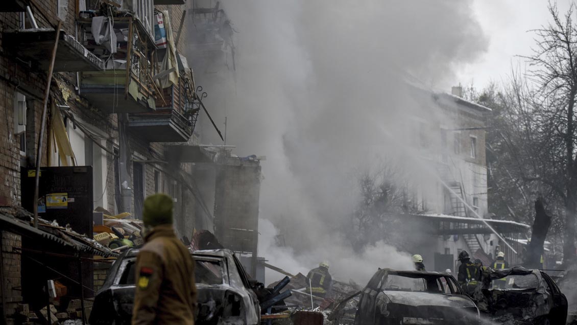 Kiev amanece sin apenas electricidad y con suministro parcial de agua potable