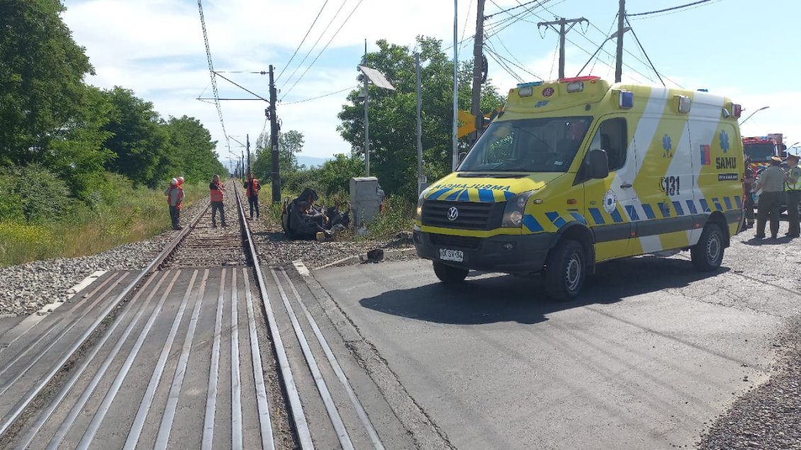 Hombre murió en Curicó luego de que el tren arrollara su auto