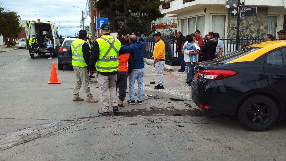 Colisión y posterior atropello dejaron dos lesionados en Punta Arenas