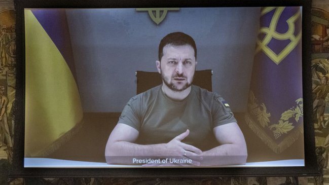 Senado facilitaría la Sala para videoconferencia de Zelenski en el Congreso chileno