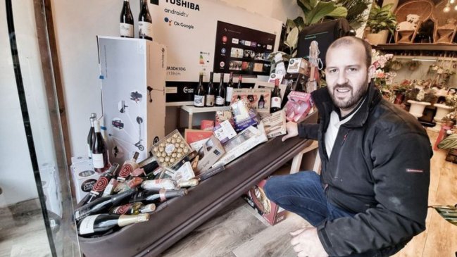 Desde una televisión a un juguete sexual: Funeraria sortea particular canasta navideña