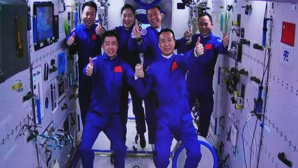   Seis taikonautas de dos misiones se reúnen en el espacio 