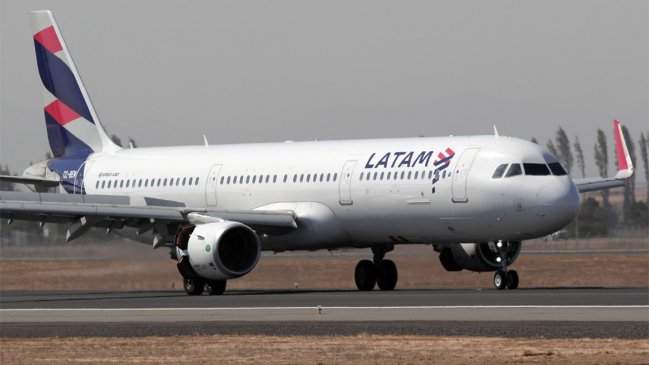  Pilotos de rutas de Latam no descartan huelga en temporada alta  