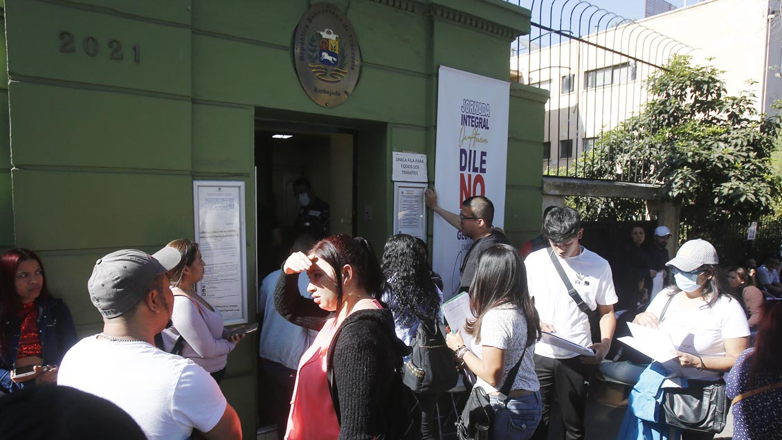 Providencia estudia acudir a instancias de DDHH por aglomeraciones en Embajada de Venezuela