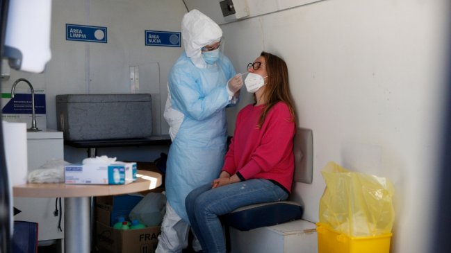 Minsal: Casos confirmados de Covid-19 disminuyeron 28% en las últimas dos semanas