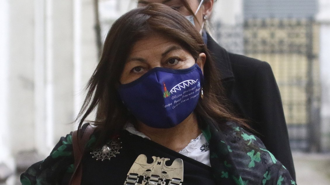 Ante oficio en la Contraloría, Usach defendió permiso sabático otorgado a Elisa Loncon