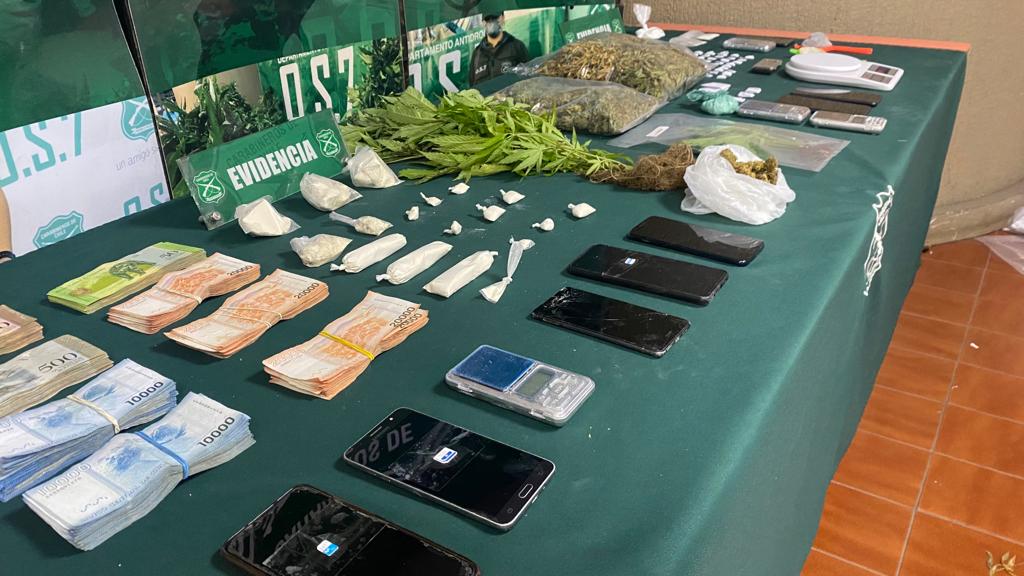 Valparaíso: Banda utilizaba puesto ambulante de pescados para vender droga en el Mercado Cardonal
