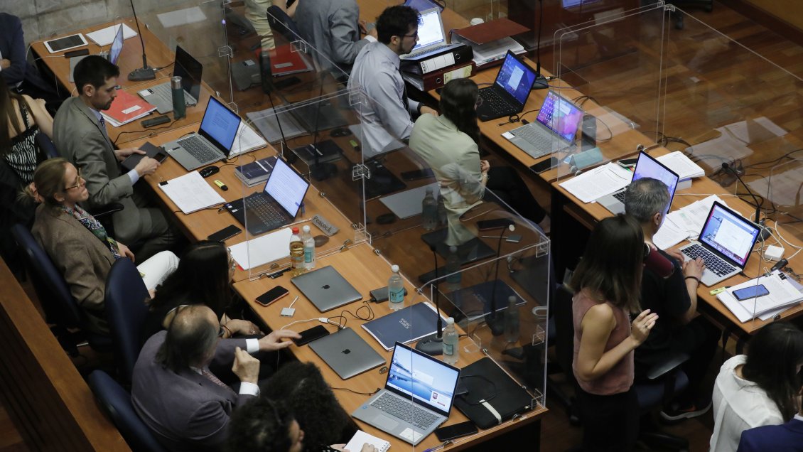 Caso licencias médicas: Fiscalía acusa perjuicio fiscal sobre 700 mil millones de pesos