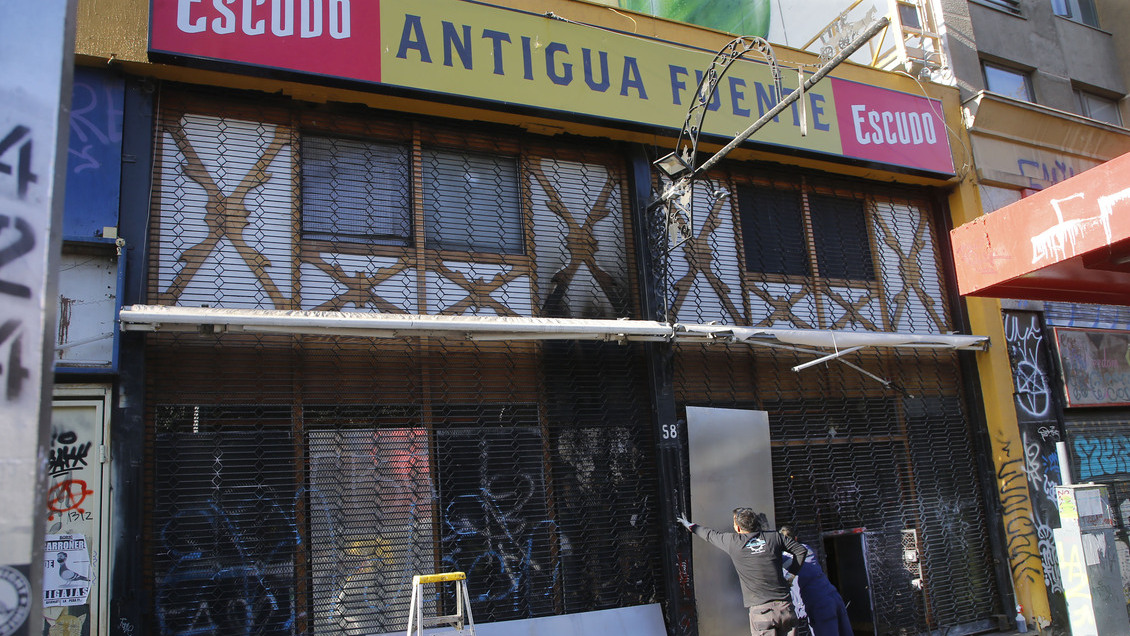 Ex Fuente Alemana se irá de Plaza Baquedano ante reiterados ataques vandálicos