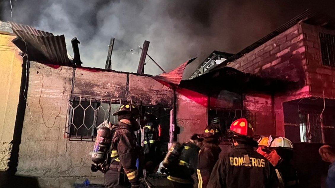 Incendio dejó un adulto mayor fallecido y 17 damnificados en Antofagasta