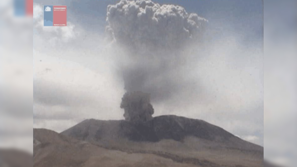 Declaran alerta amarilla por actividad del volcán Láscar