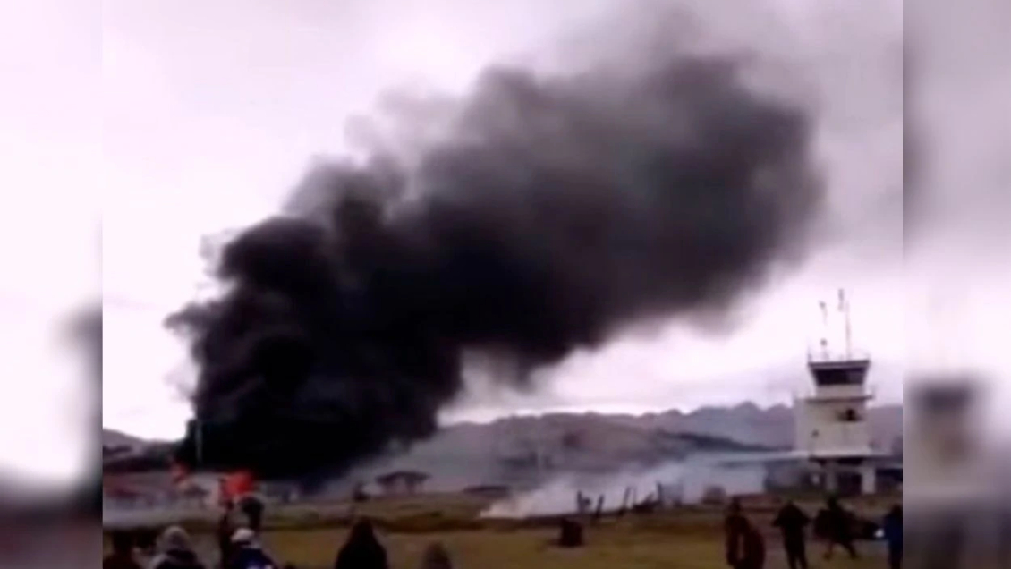 Perú: Turba se tomó el aeropuerto surandino de Andahuaylas y provocó incendio exigiendo nuevas elecciones