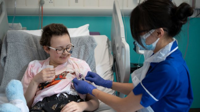 Un tratamiento pionero logra remitir el cáncer incurable de una niña