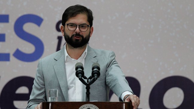 Presidente Boric llama a 