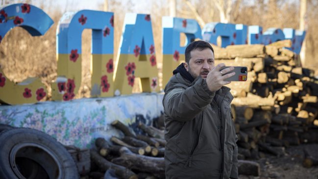 Zelenski: cuando acabe la guerra sólo quiero ver el mar y tomar unas cervezas