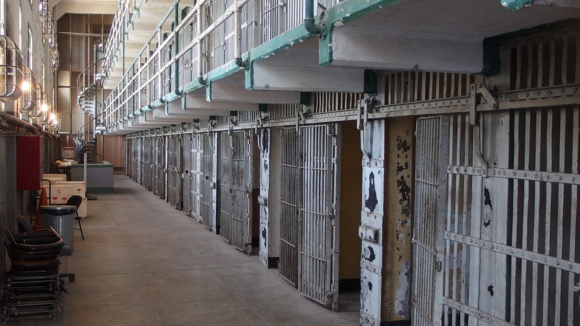 Informe revela miles de casos de abuso sexual en prisiones federales de EEUU