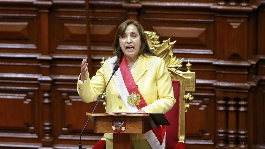 Presidenta de Perú plantea adelantar elecciones a diciembre de 2023