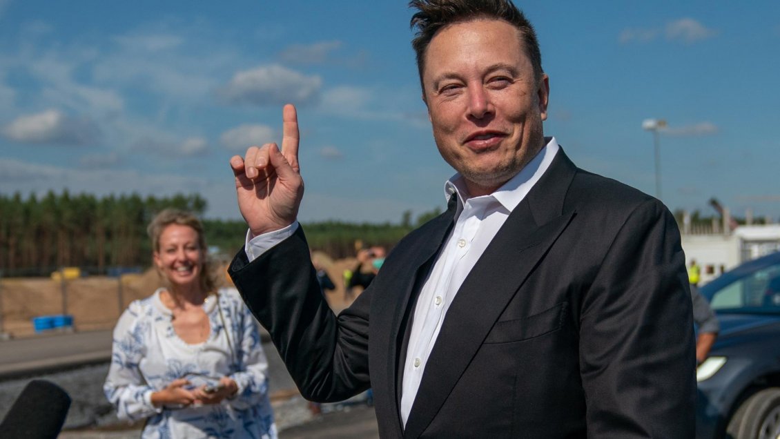 Elon Musk vende acciones de Tesla por 3.500 millones de dólares