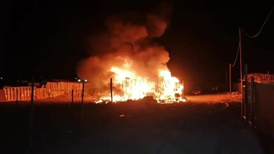 Incendio consumió por completo dos viviendas en Pica